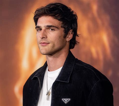 jacob elordi weight and height|Jacob Elordi reveals real height after lying to get。